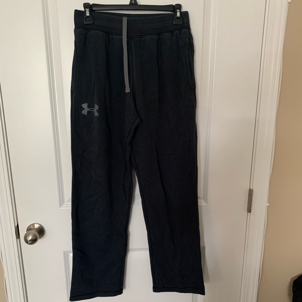 Mens UA sweats.